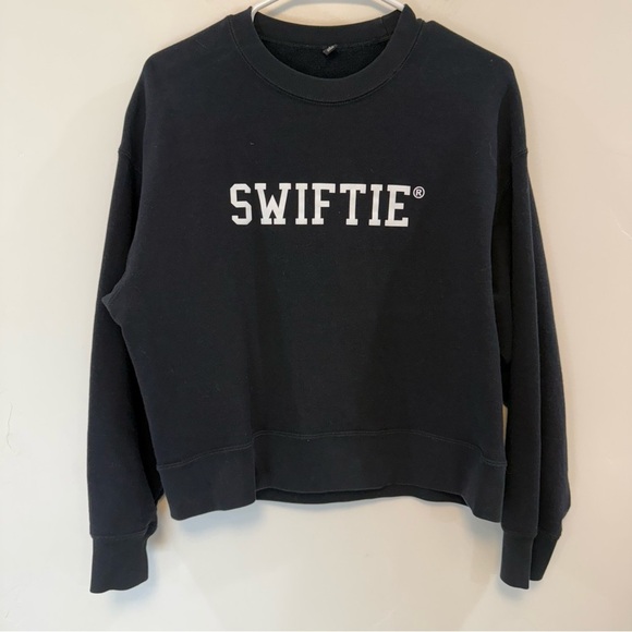 Uniqlo Tops - UNIQLO Swiftie Black Sweatshirt